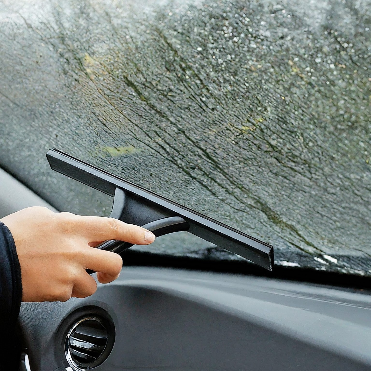 Windshield defog wiper